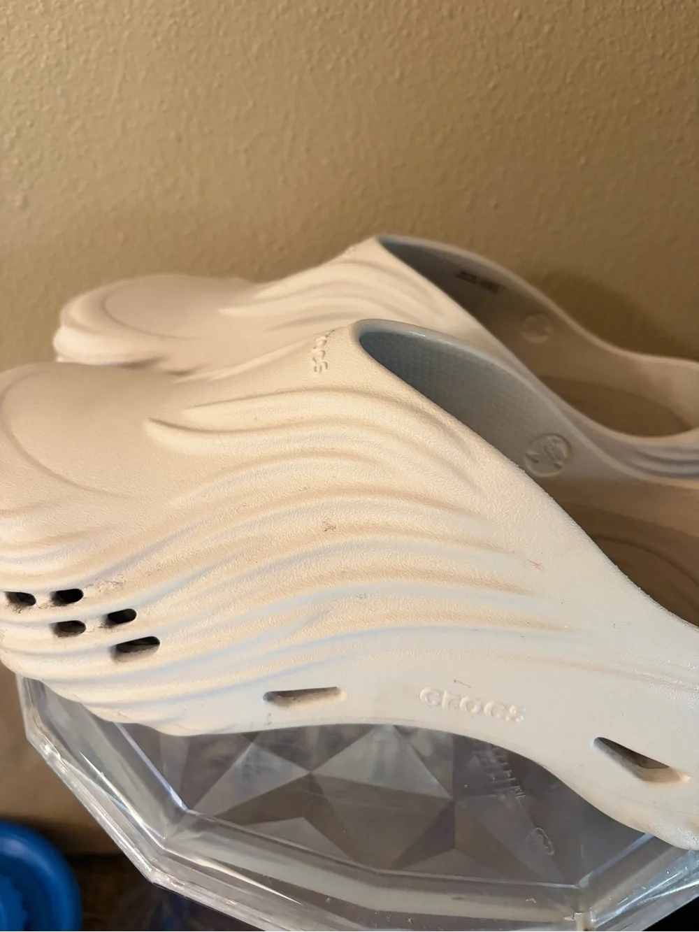 Men’s Crocs Echo Wave Chalk Almond Shoes size 10